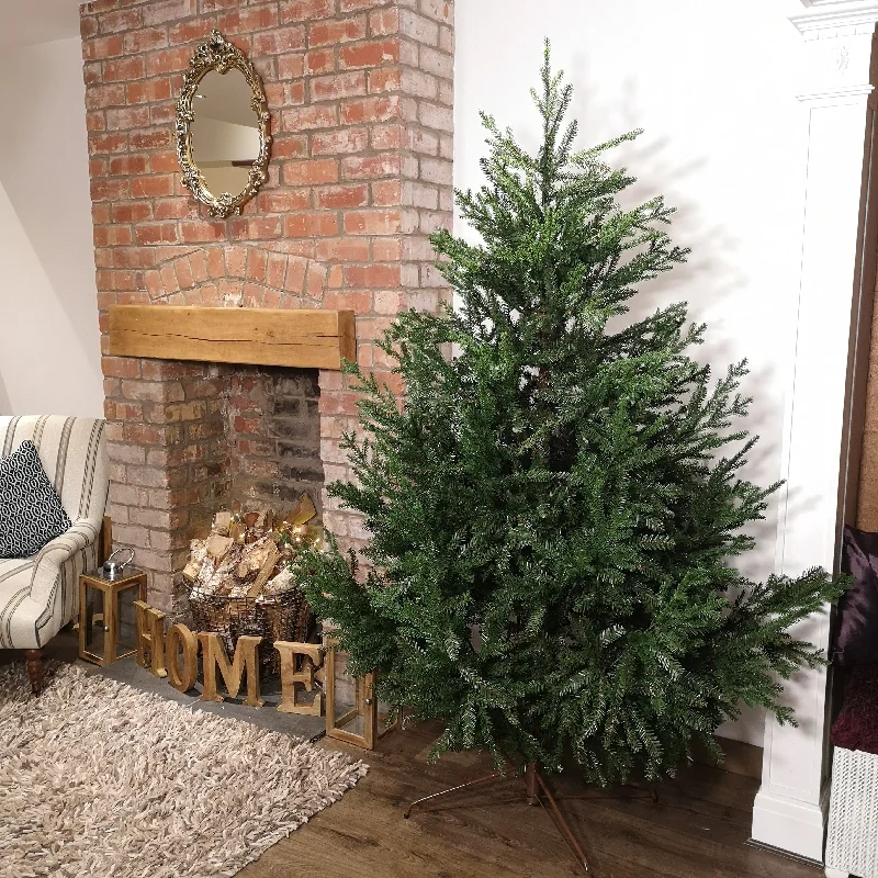 Christmas Family Time 7ft 210cm Green Glenshee Spruce Artificial Christmas Tree PE and PVC Mix Natural Look Christmas Family Time 7ft 210cm Green Glenshee Spruce Artificial Christmas Tree PE and PVC Mix Natural Look