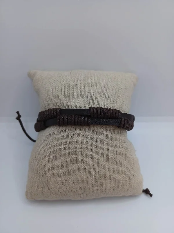 Christmas Holly Berry Wreaths Brown Leather & Woven Style Bracelet