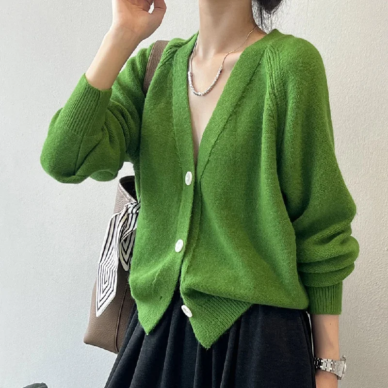 Christmas Snowy Mountains Green V-Neck Knitted Cape Sweater for Women - Single Button Closure