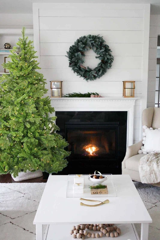 Cozy Christmas 6ft Prelit Tapered Salem Pine 1145 Tips, 350 Lights